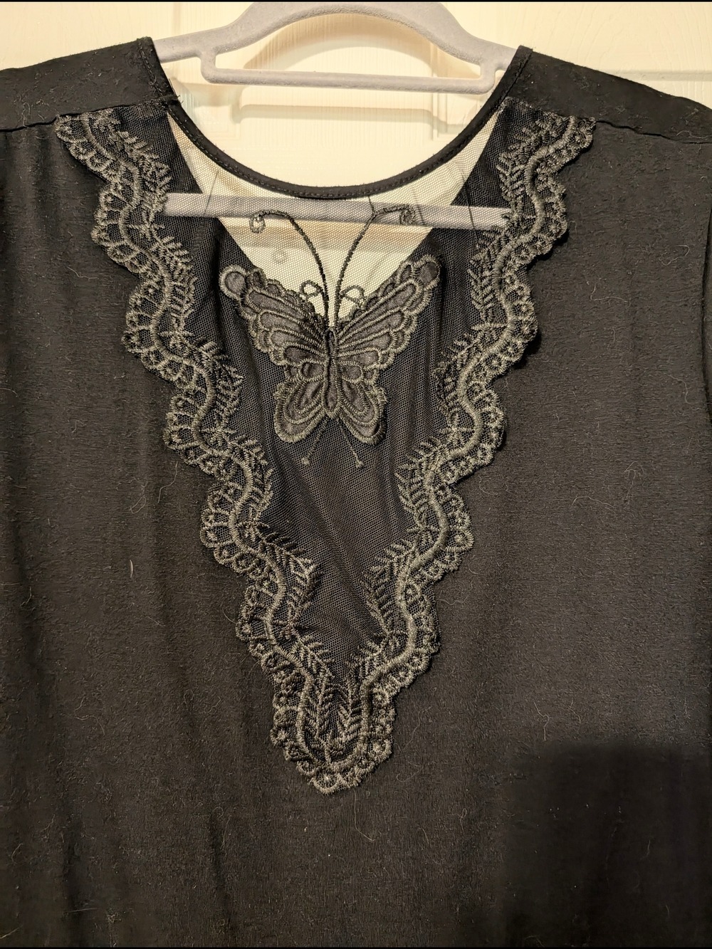 Elegant Black V-Neck Lace Butterfly Top - Picture 4 of 7